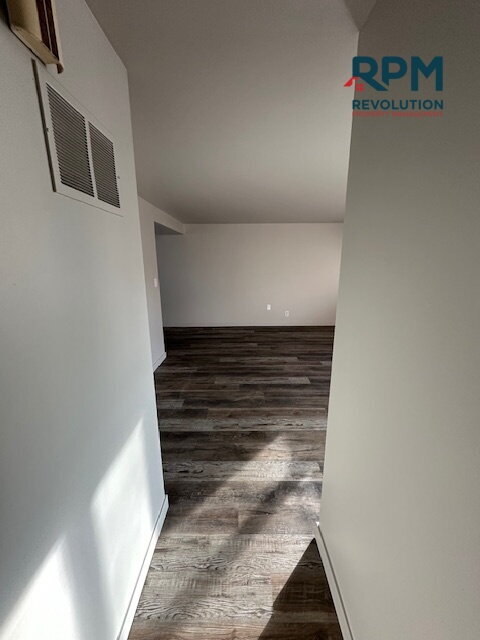 Building Photo - "Charming 2-Bed Retreat with Spacious Living in Washington Terrace!"