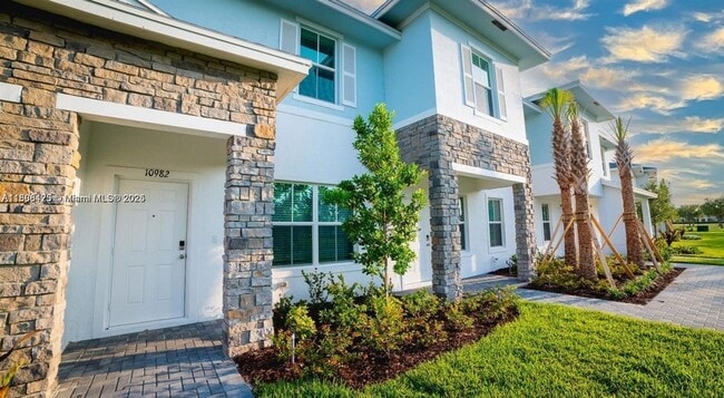 Building Photo - 10241 SW Newberry Ave