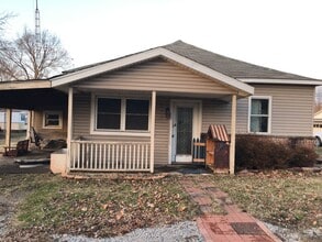 Building Photo - CLEAN OUT/COMING SOON! - $390 Month / $800 Down
