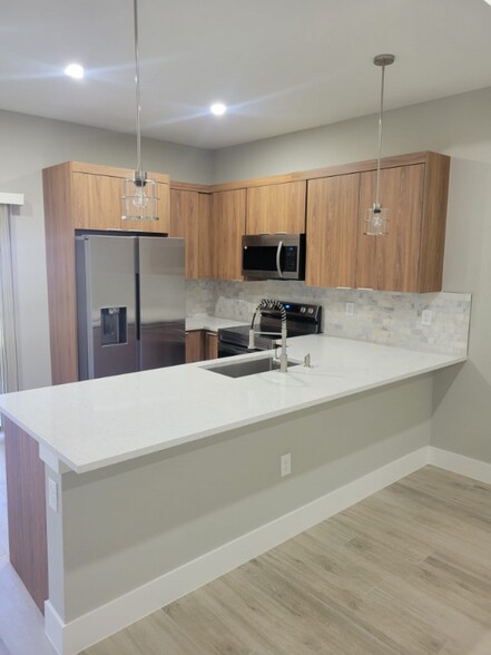 Building Photo - 4830-4830 30th St SW