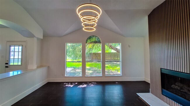 Building Photo - 17122 Canterbury Green Ct