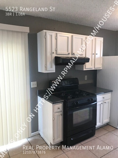 Building Photo - 5523 Rangeland St