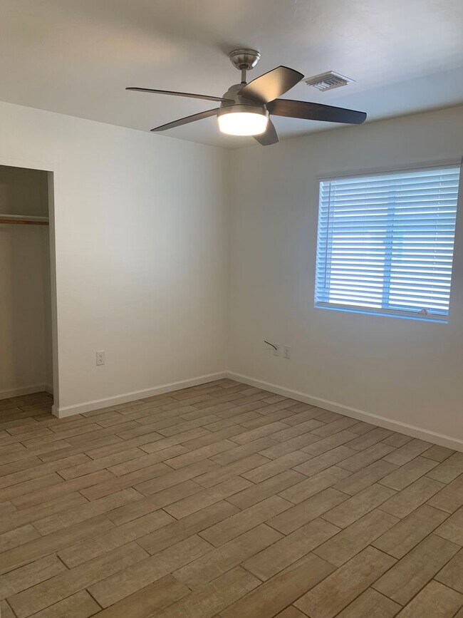 Building Photo - 2430 S Clovis Pl