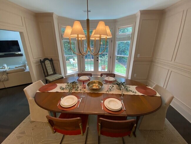 Building Photo - Dilworth home available immediately!
