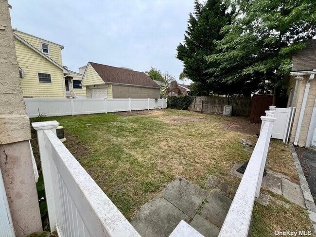 Building Photo - 530 Oceanpoint Ave