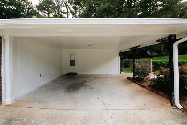Building Photo - 840 Howard Ct SW