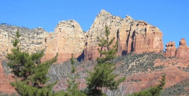 Building Photo - Price Reduced!! Desirable Uptown Sedona In...