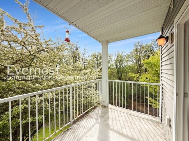 Building Photo - 2 Bed/2 Bath Condo with Garage / Vouchers Accepted / Available Now!