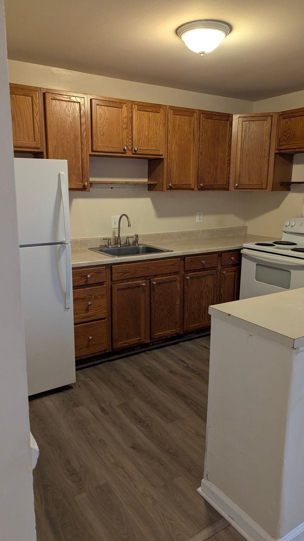 Building Photo - **Temporarily off the Market** Charming 3 Bed And 1.5 Bath Townhome In Georgetown South