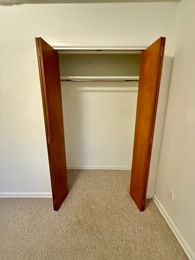 Building Photo - 1000 Hillyer St