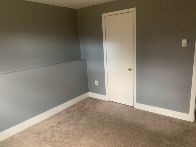 Building Photo - 354AB Main, 3