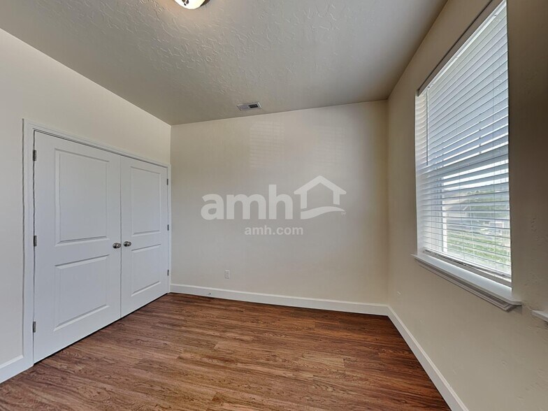 Building Photo - 3537 S Bartlett Way