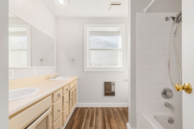 Building Photo - Wonderful 3BD Finn Hill Home in Kirkland with Garage!