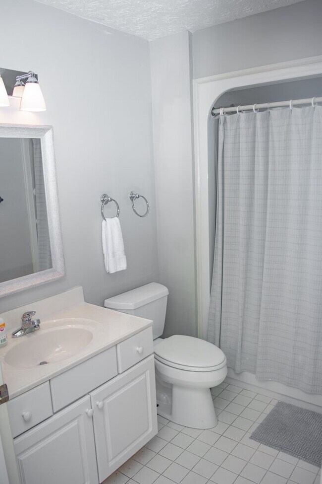 Building Photo - 3 bedroom House in Heart of Auburn