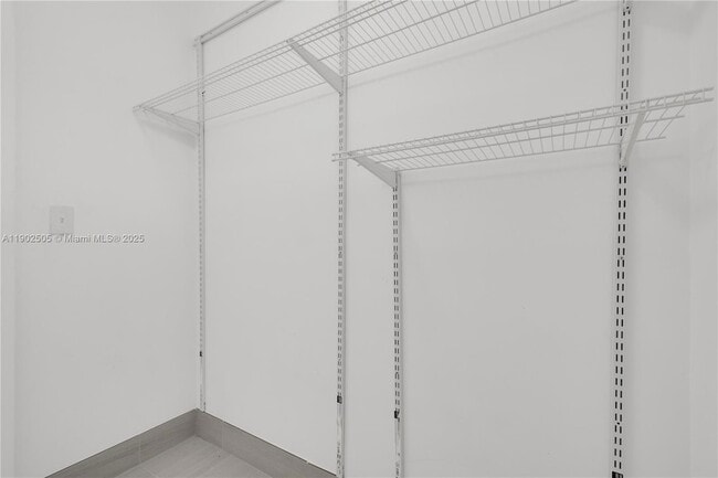 Building Photo - 13390 NE 6th Ave