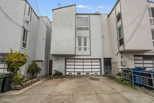Building Photo - 3 br, 2 bath Duplex - 132 Byrne Street