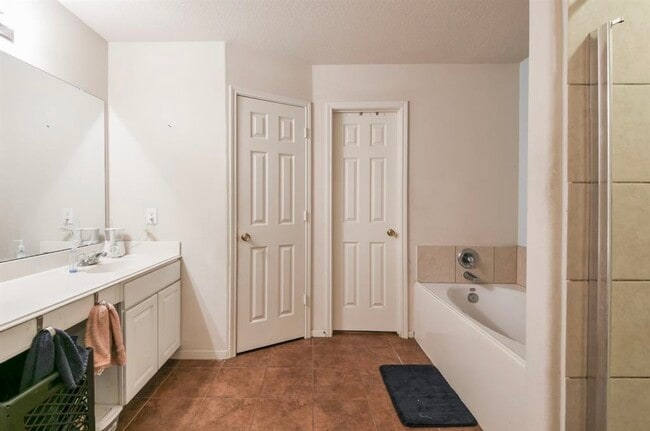 Building Photo - 4854 Fair Oak Dale Ln