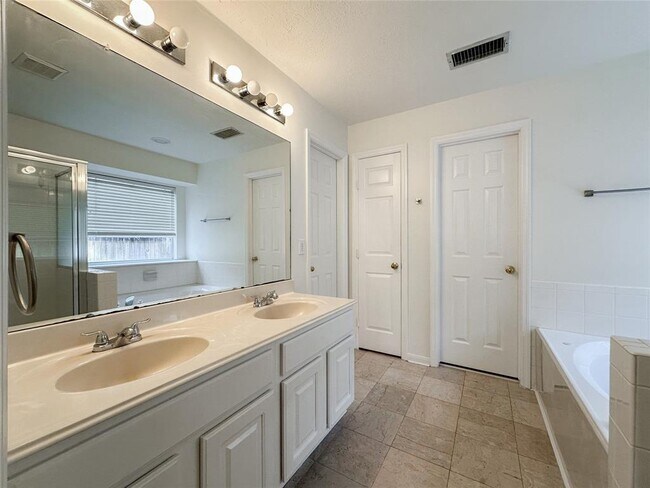 Building Photo - 311 N Rush Haven Cir