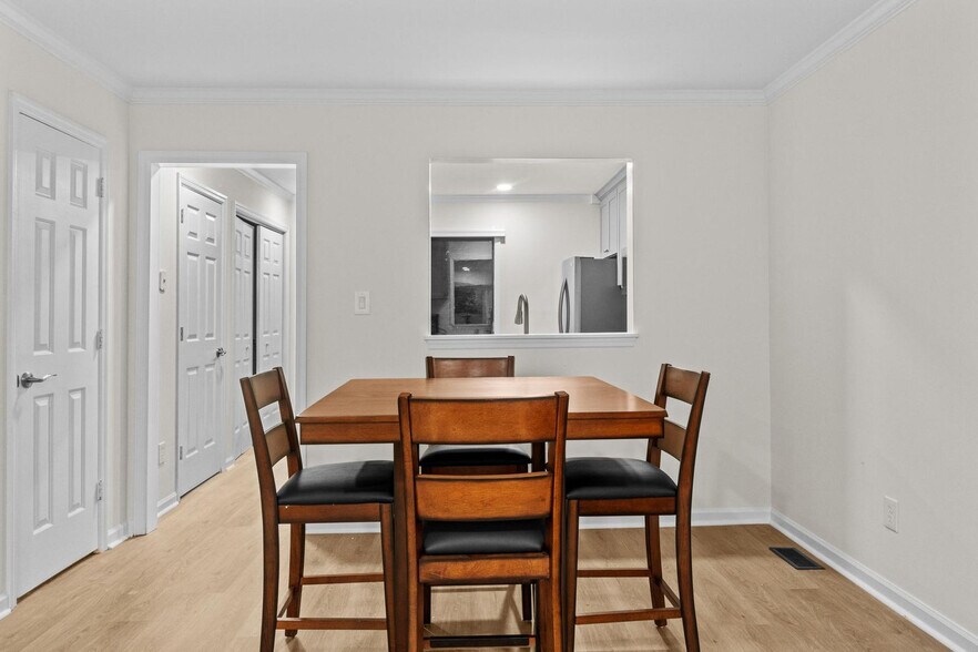 Building Photo - 170 Northview Dr