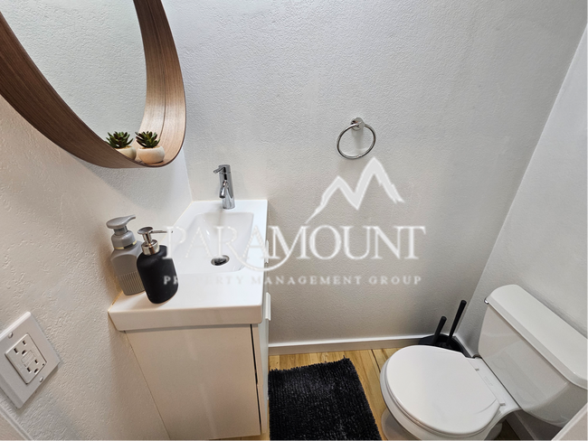 Building Photo - *Price Drop* Serene and Modern 1 Bedroom + Loft Condo in Bremerton!