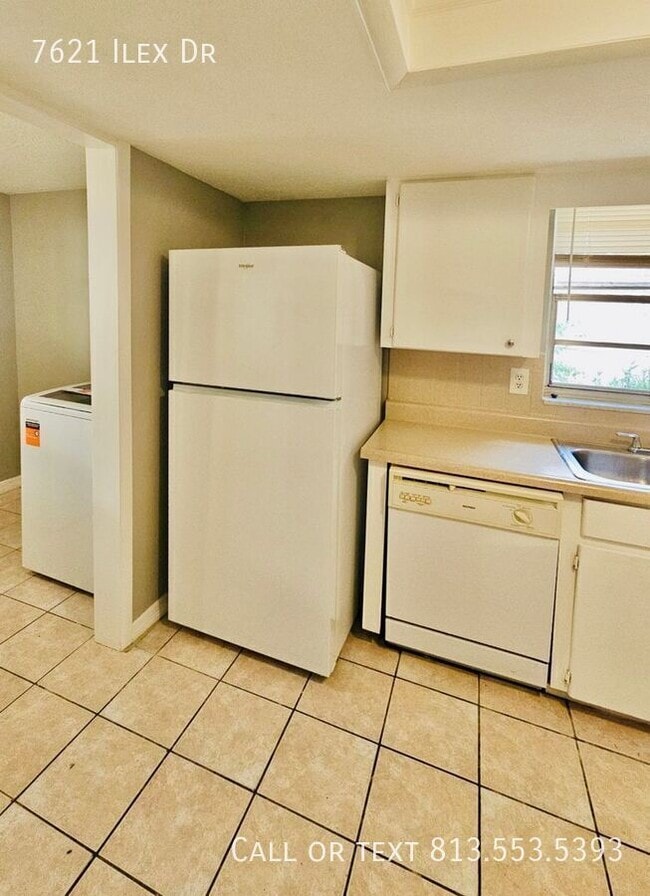 Building Photo - 7621 Ilex Dr
