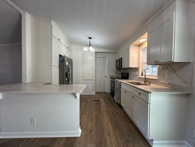 Building Photo - 3 bedroom, 2 bath