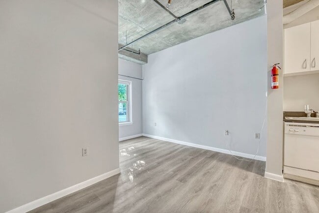 Building Photo - 1300 N St NW