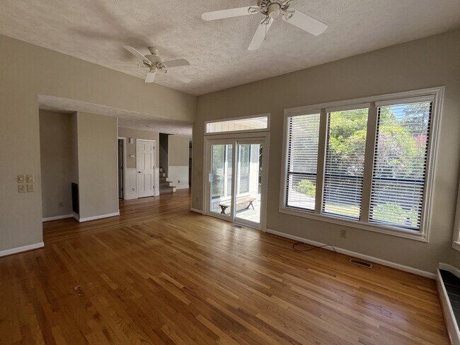 Building Photo - 5480 Eastwind Rd