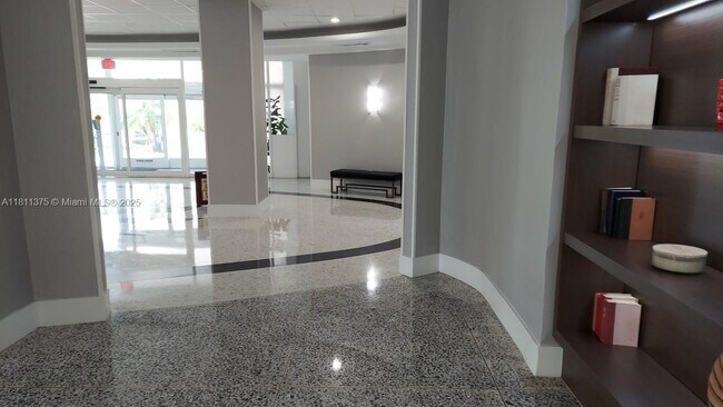 Building Photo - 3140 S Ocean Dr