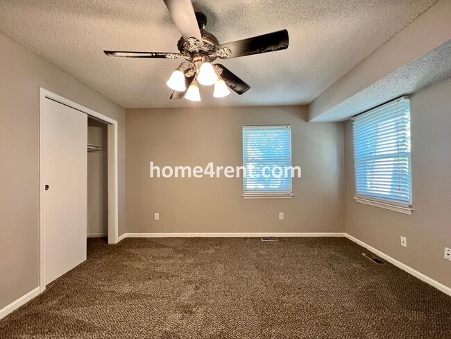Building Photo - Wonderful Northland Home w/ an Updated Kit...