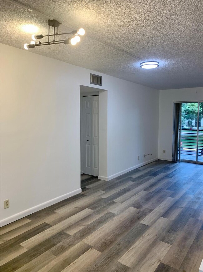 Building Photo - 511 Gardens Dr