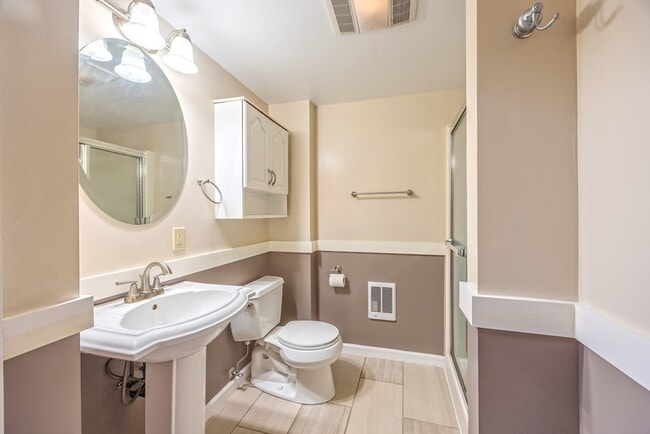 Building Photo - 27 Lathrop St