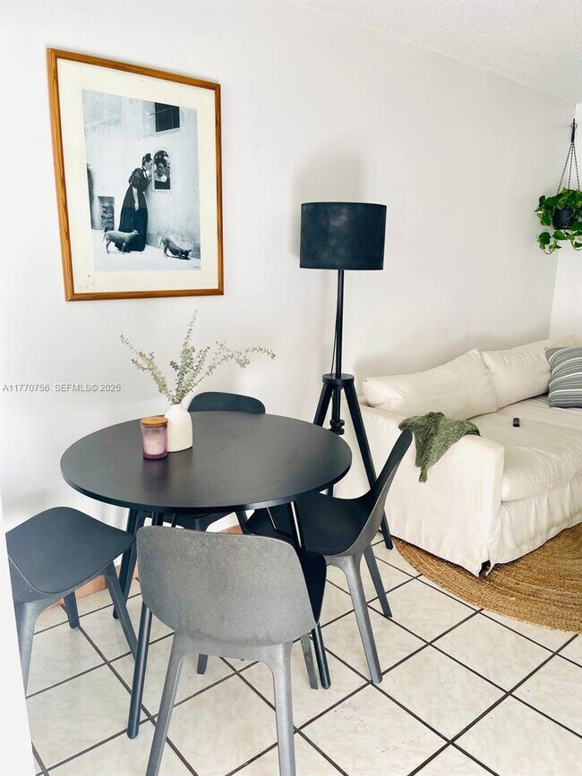 Building Photo - 1580 West Ave