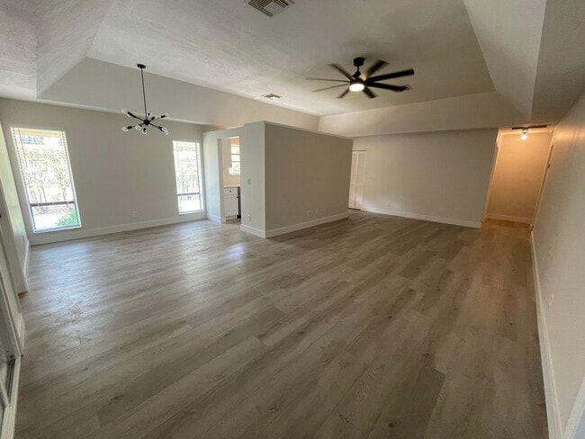 Building Photo - 104 Half Moon Cir