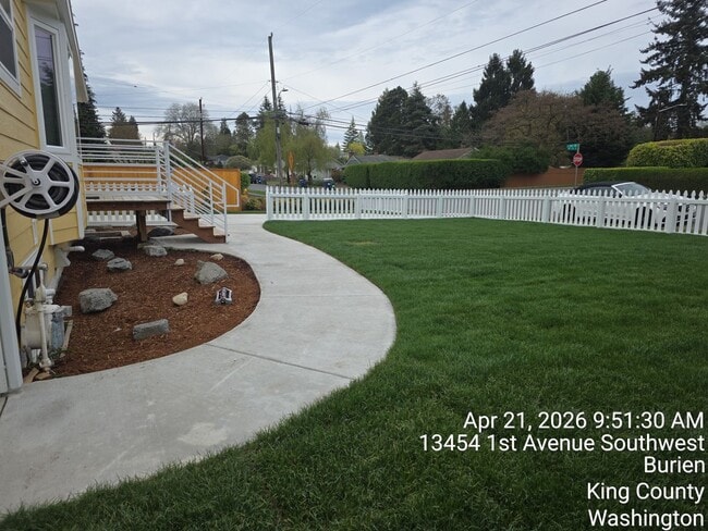 Building Photo - Burien Newly remodeled home - 3 bedrooms 2 bathrooms - A must see - available NOW