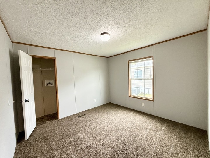 Building Photo - 15588 Pine Ridge Dr