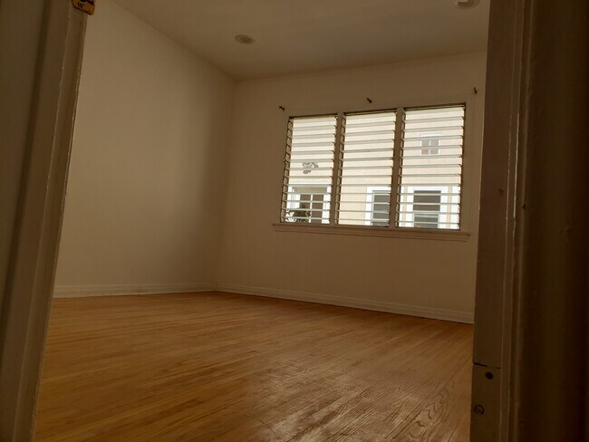 First bedroom - 466 S Wetherly Dr
