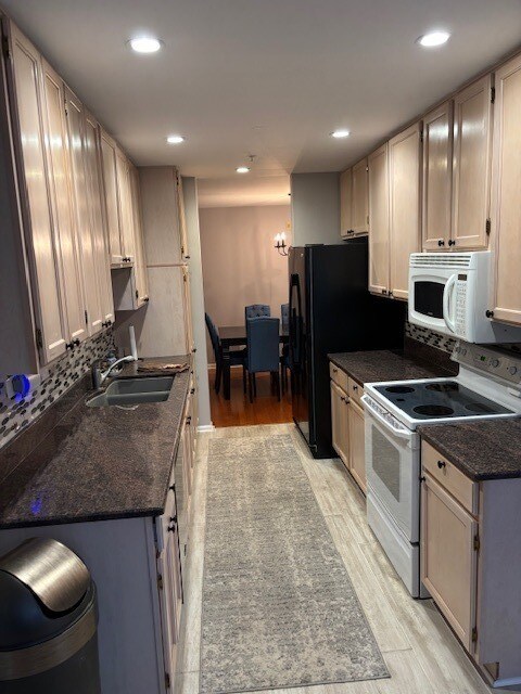 Building Photo - 5S530 Paxton Dr