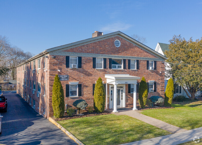 Primary Photo - Park Ridge Manor Apartments