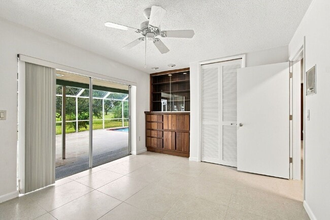 Building Photo - 1257 Fairway Cir S
