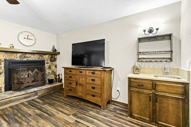 Building Photo - 214 Metz Dr