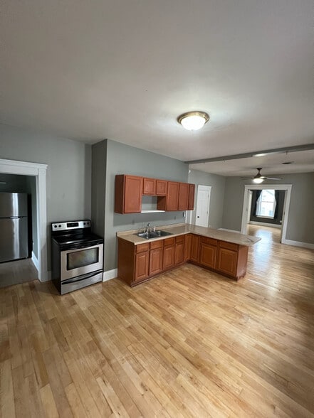 Building Photo - 317 E Garfield Ave