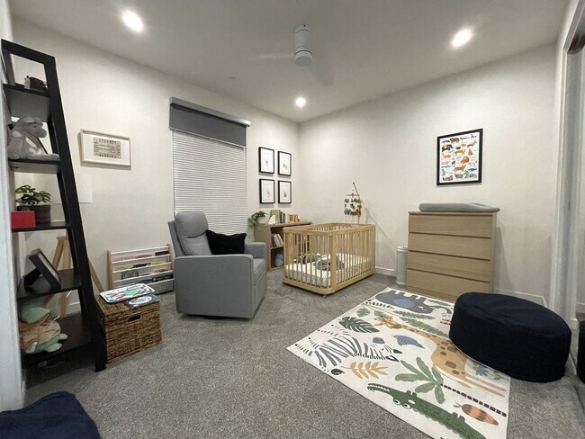 Building Photo - 14107 W Monroe Pl