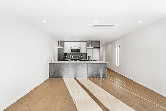 Building Photo - 1717 Ingalls St