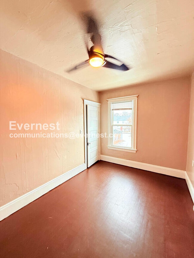 Building Photo - 4443 Elmwood St