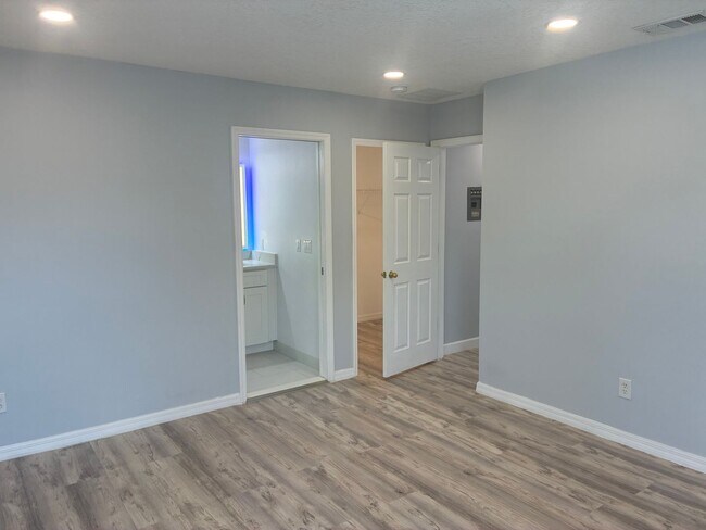 Building Photo - 2641 Emerald Island Blvd