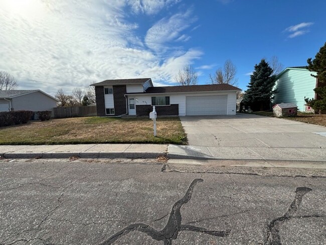 Primary Photo - 4 Bedroom 1 1/2 Bath On Rio Verde St.