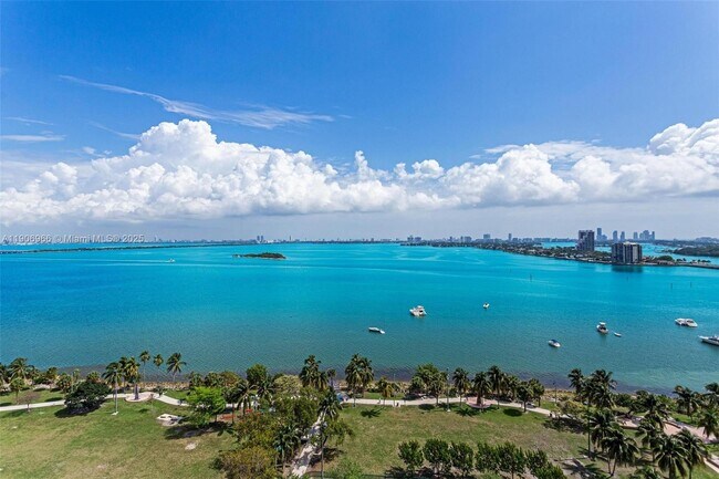 Building Photo - 1800 N Bayshore Dr