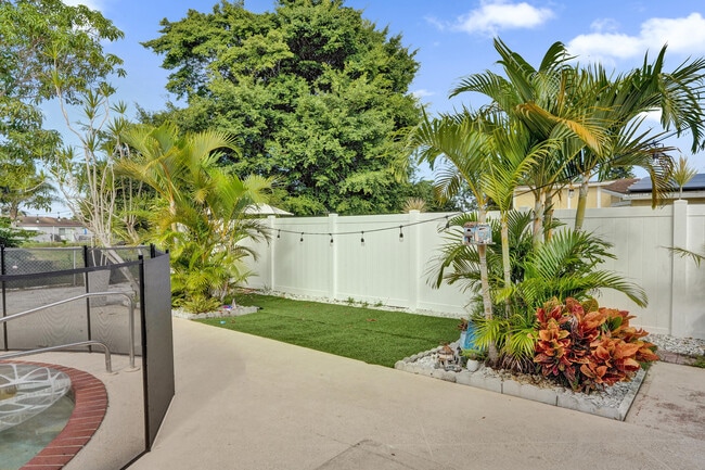 Building Photo - 22335 Boulder St