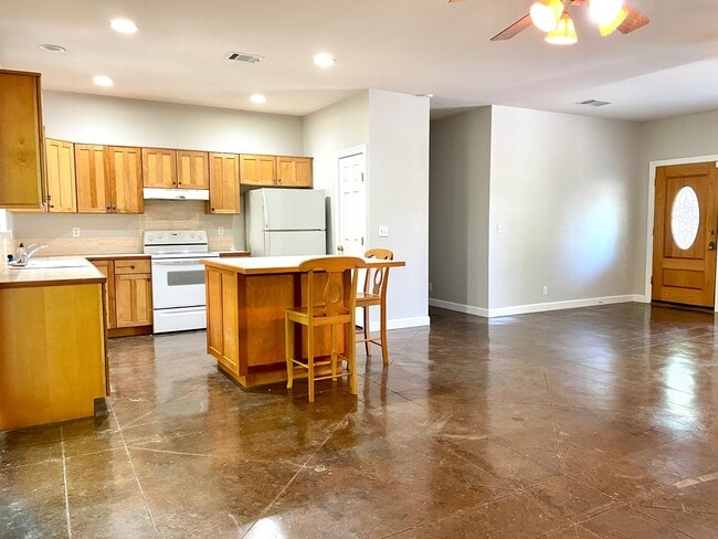 Building Photo - 104 Bermuda Dr